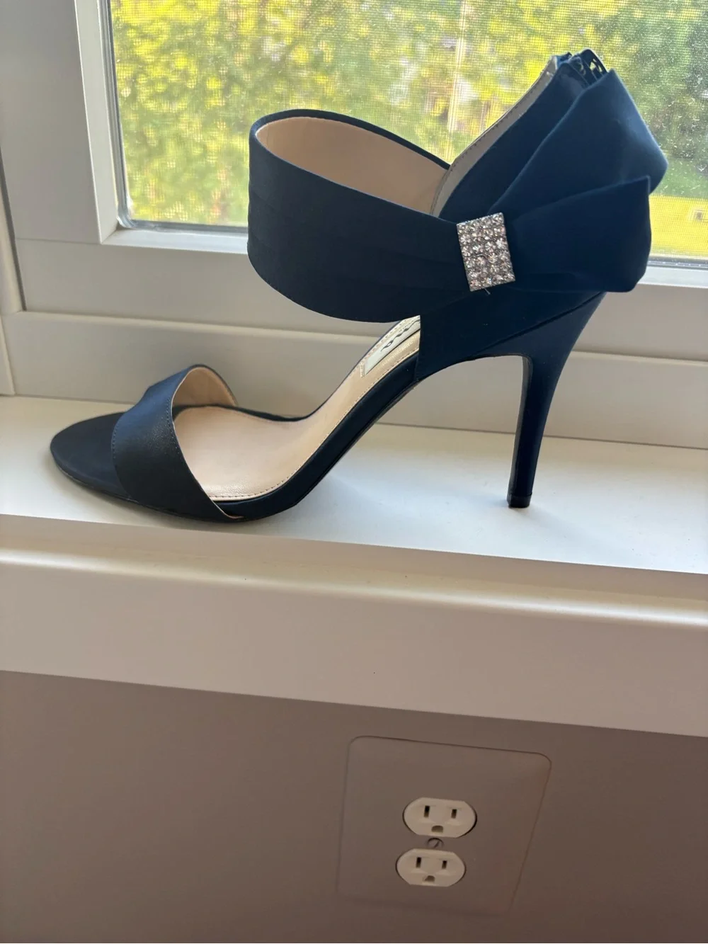 Nina Navy Satin High Heels with Rhinestone Bow Accents Size 8 - Picture 3 of 9